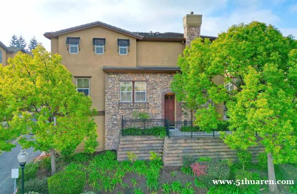 森尼维尔市中心黄金地段精美联排别墅 森尼维尔市中心黄金地段精美联排别墅