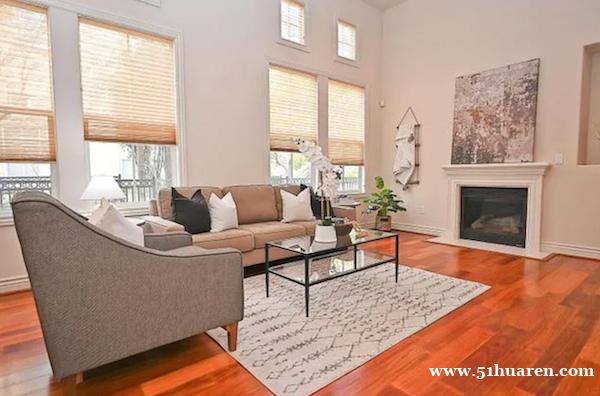 森尼维尔市中心黄金地段精美联排别墅 森尼维尔市中心黄金地段精美联排别墅